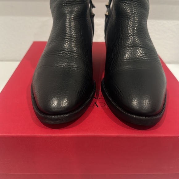 Authentic VALENTINO GARAVANI
Rockstud Leather Ankle Boots - Picture 11 of 15